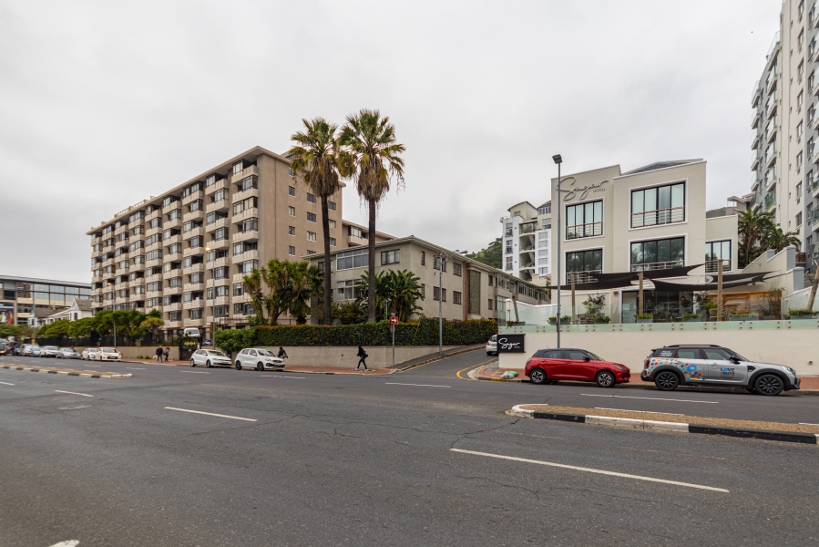 To Let 2 Bedroom Property for Rent in Green Point Western Cape